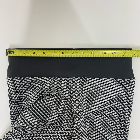 Honeycomb Scruch Booty Gray & White Leggings Mid To High Rise Medium - Picture 13 of 16